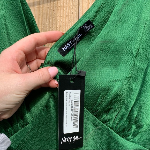 NWT Green mini dress - Picture 3 of 5